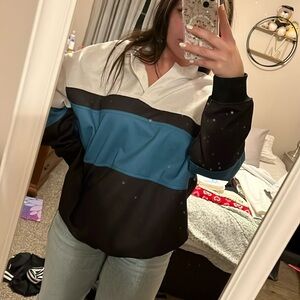 Oversized comfy and cute crewneck!